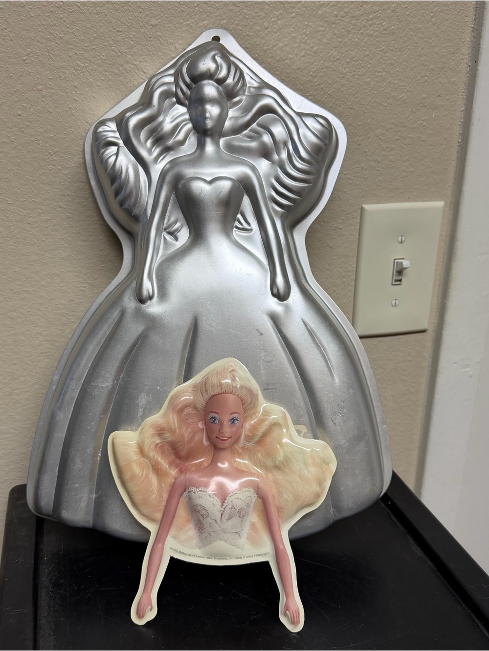 Vintage 1992 Barbie Wilton Cake Pan
